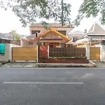 SPOT ON 3218 Bee Palm Family Syariah