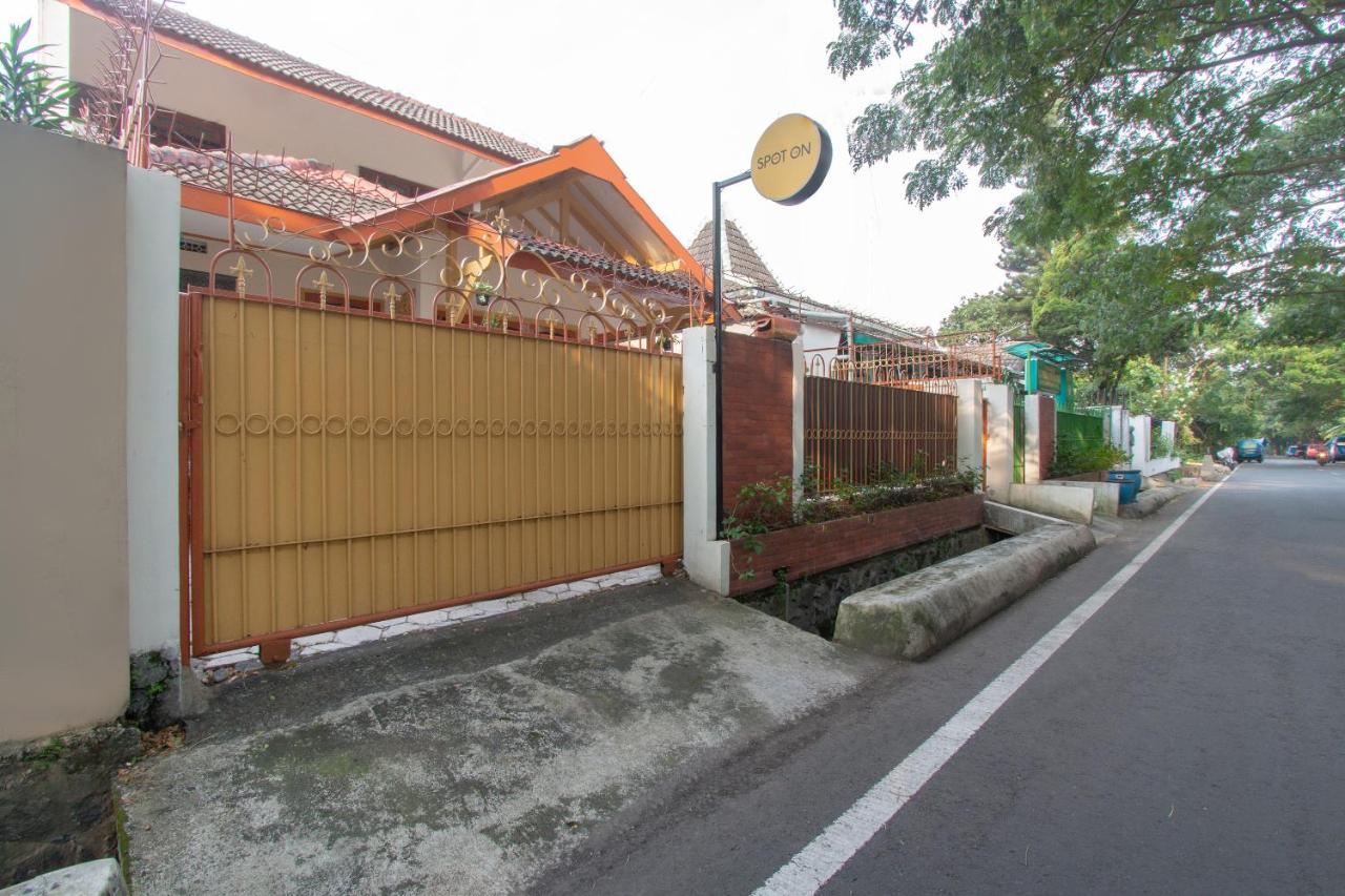 Spot On 3218 Bee Palm Family Syariah Hotel 2*
