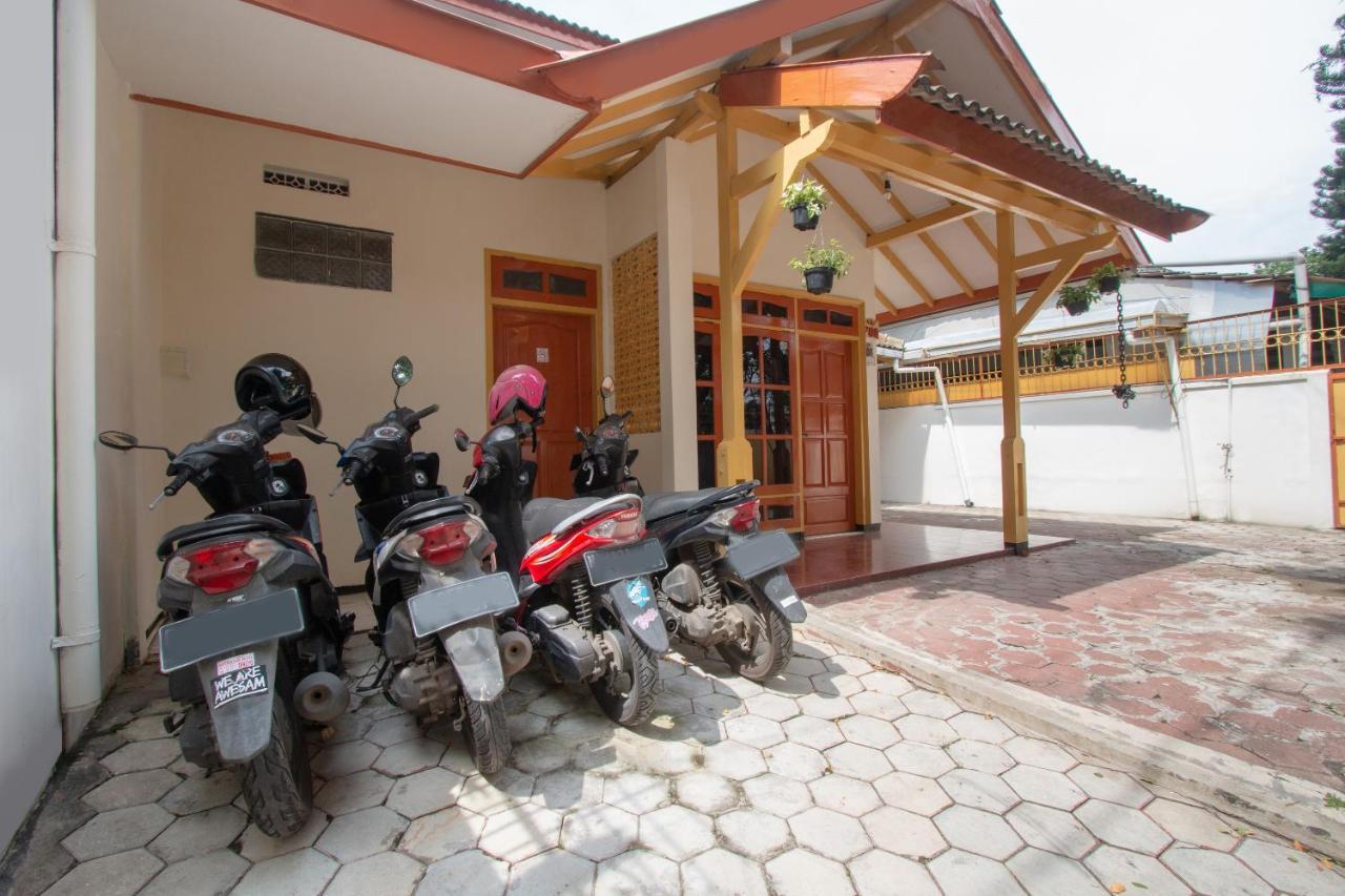 Spot On 3218 Bee Palm Family Syariah