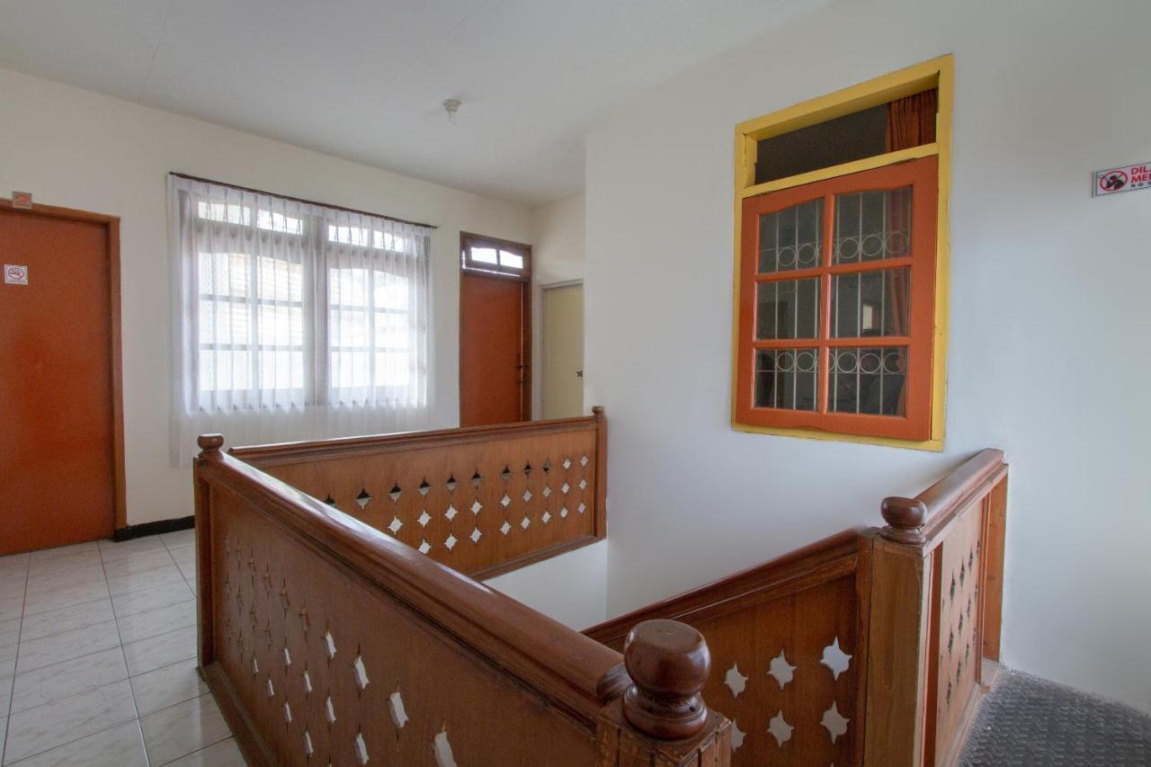 Spot On 3218 Bee Palm Family Syariah